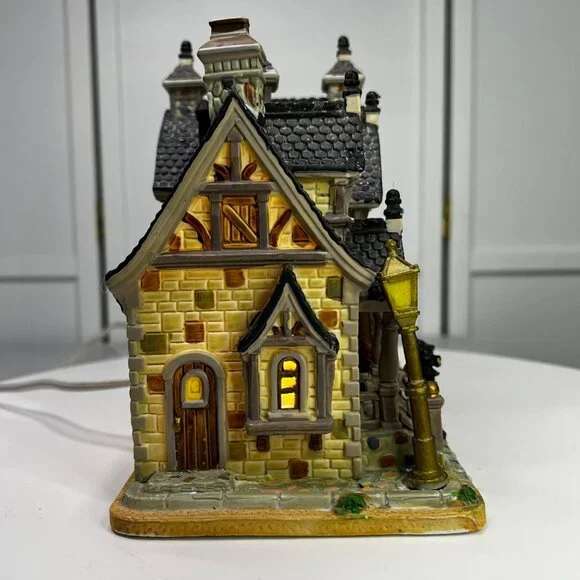 Lemax Village Livery Lighted Christmas Village Building (Damaged - Heavy Wear) - Picture 10 of 15